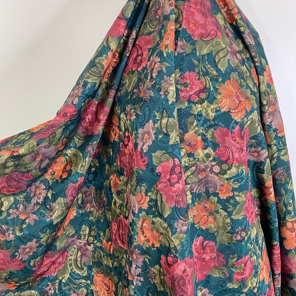 90’s FLORAL PAISLEY PATTERNED POLYESTER BLEND FABRIC - Picture 3 of 4